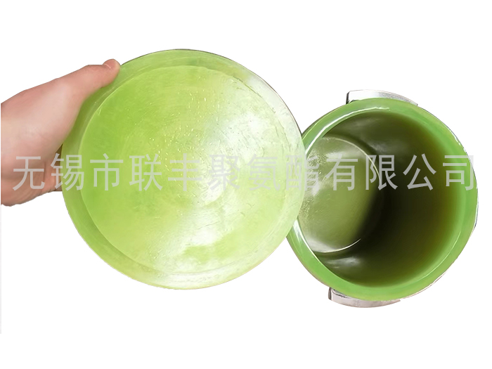 聚氨酯材料具備優(yōu)良的耐化學(xué)腐蝕性能能夠抵御多種酸堿鹽等化學(xué)物質(zhì)的侵蝕